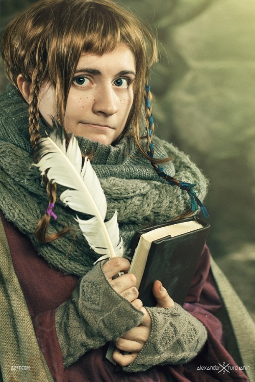 jedavu:  Gender-Swapped Photos Of Women Dressed As Male Characters From ‘The Hobbit’ by Russian photographer Alexander Turchanin  