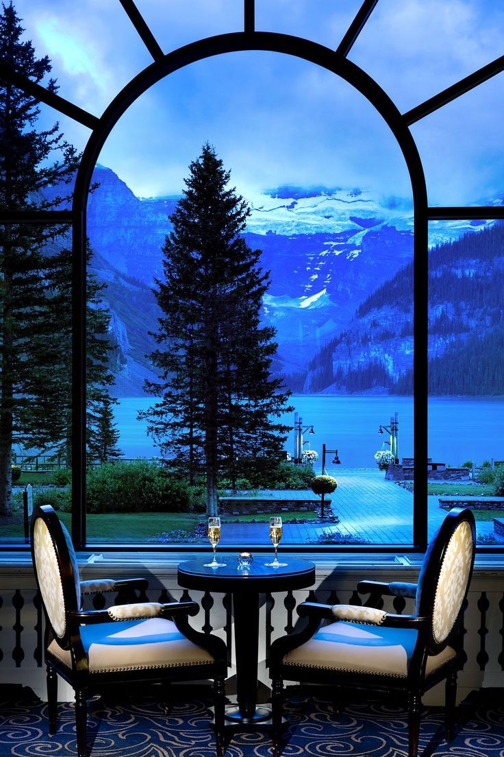 redhotmama1:  lianakar70:    Fairmont Chateau Lake Louise - Canada     I loved Lake