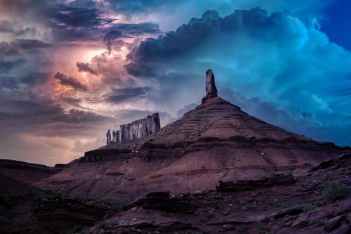 amazinglybeautifulphotography:Thunderstorms in Castle Valley, UT [3914x2609] [OC] - Author: Huckster