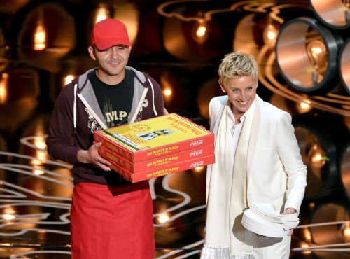 bookshelves-londontea:teddadarling: Oscars 2014 pizza moments!this whole post is goldELLEN I
