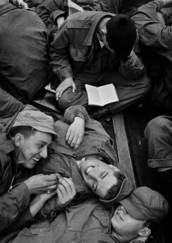 bygoneamericana:  Troopship to Korea, 1952.