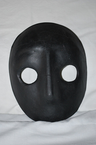 sartorialadventure:Venetian masks: The Moretta mask.Moretta means “dark”. Also called the Muta, this