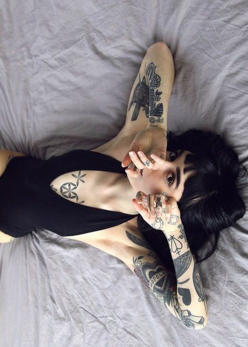 tattooedmafia:  Hannah Snowdon 