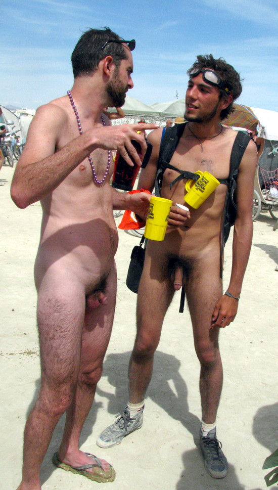 punud:  Public nudity pix with more than 56000 followershttp://punud.tumblr.com/Public