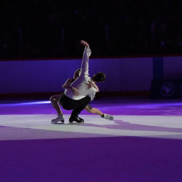 papadakis and cizeron performing at the french tour