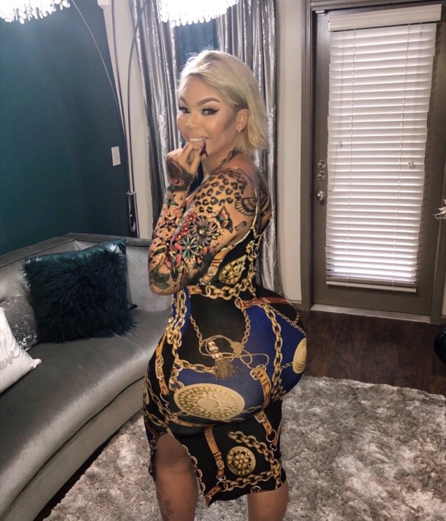 valenciahallxxl:  My big booty look good in my sun dress 👅
