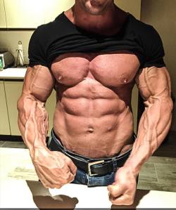 whitepapermuscle:  Jaco de Bruyn 