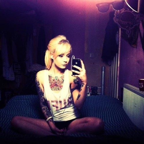 greatselfshotslive:  Great Awesome Hottest  Selfshots of Loving Babes Around the
