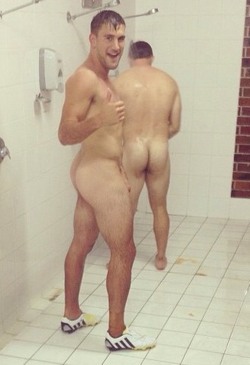 arcticboxing:  shower butt buddies 