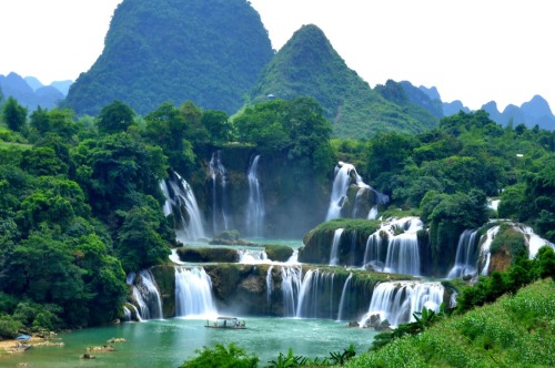 Detain Waterfall - China &amp; Vietnam, source: thecheapadventurer.blogspot.ro