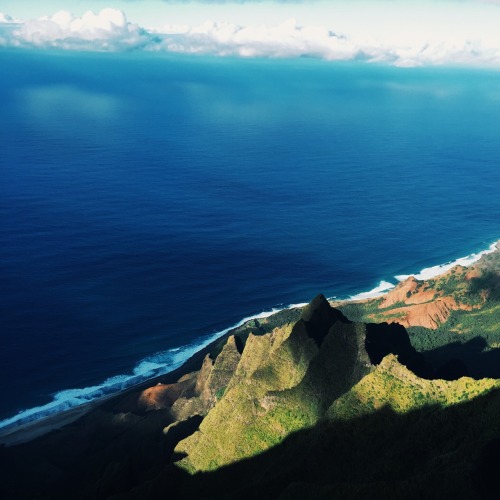 make-u-feel-sum-type-of-wave:  path-to-insanity:  Kalalau, Kauai-Hawaii.  ao