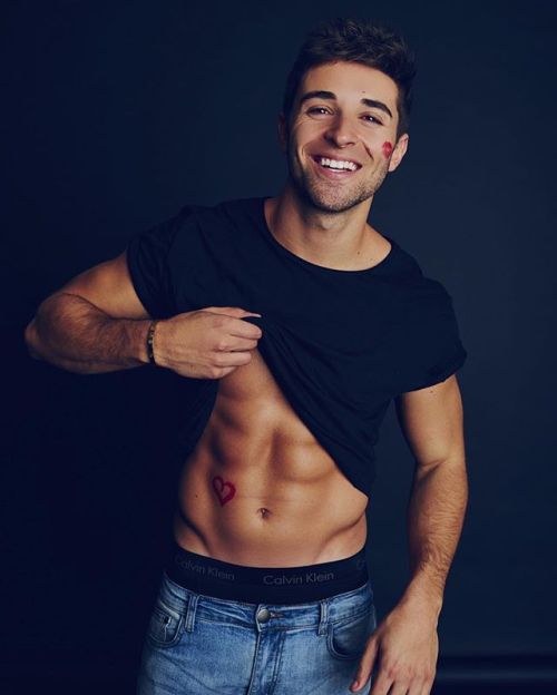 Sex debriefed:  Pop Tarts: shirtless Jake Miller pictures