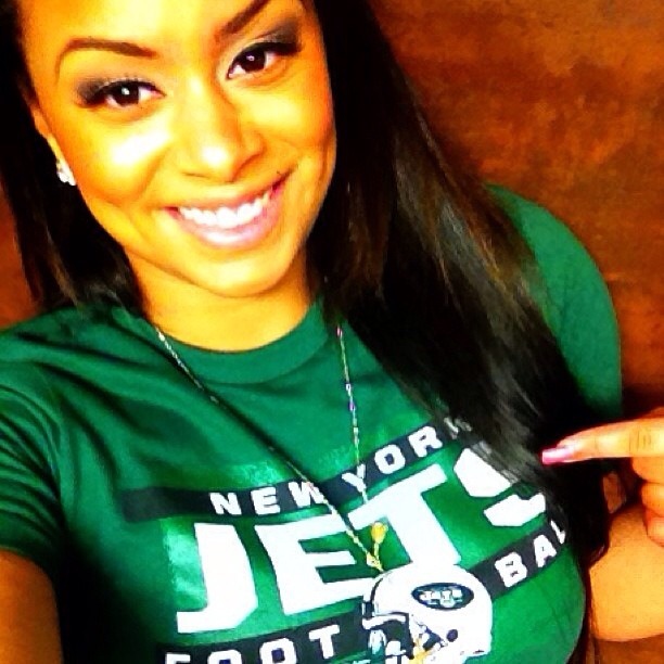 allthickwomen:  Really! You too? Giants, not Jets lol.  Winny