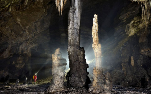 let-s-build-a-home:Inside the recently-found Chinese cave system so big it has its own weather sys