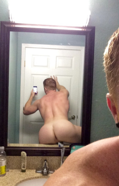 mensbuttsandass:  Seth’s selfie