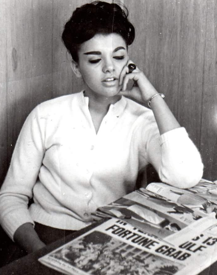 aiiaiiiyo:My grandma in the 60s looking like a model Check this blog!