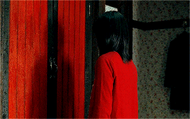 supernovass: WATCHED IN 2020 » A Tale of Two Sisters (2003) dir. Kim Jee-woon   Do know what’s really scary? You want to forget something. Totally wipe it off your mind. But you never can. It can’t go away, you see. And… and it follows you around