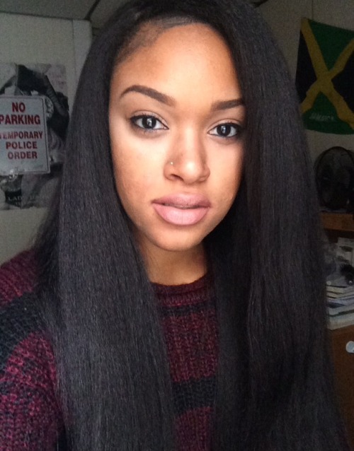 classiclinds:  numberonemovement:  classiclinds:  Gurrrrl ✨  Selfie game lit  Thank you 💁🏽