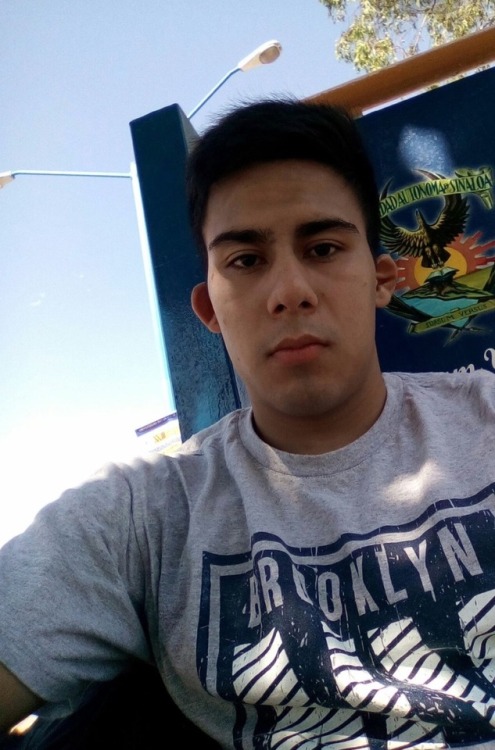 heterosengananadosricos:  Carlos castro 19 años hetero de guasave