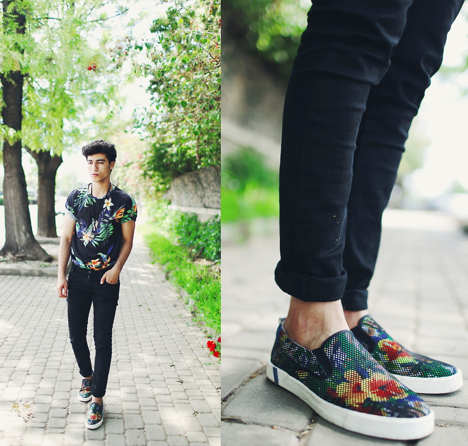 lookbookdotnu:  Tropical flowers (by Ayoub Mani) 