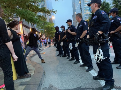 New York City Police Officers protect genuine protestors and bravely stand up to fraudulent ones exp