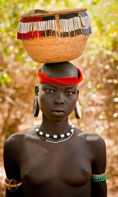 Sex vedette-acuatica:    Africa | Mursi girl pictures