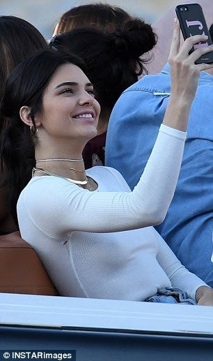 celebsnude115:  Kendal Jenner nipples.