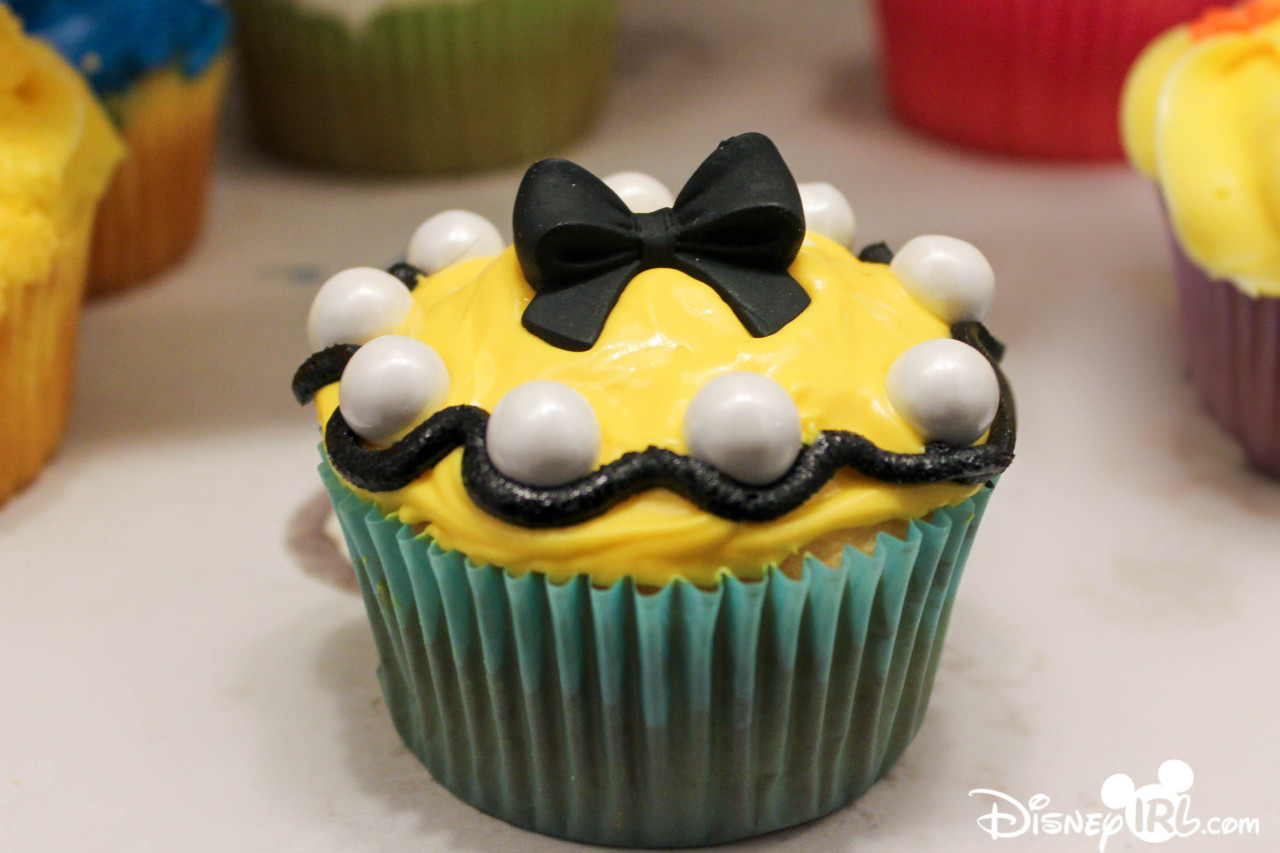 thepirateandthepixie:  Even cupcakes like to disneybound ;) 