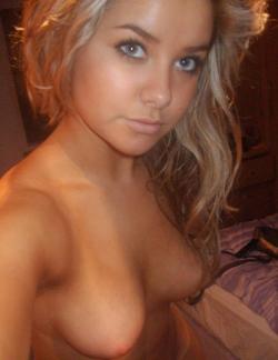 exgirlfriend-photos:  cute blonde  Gorgeous!!