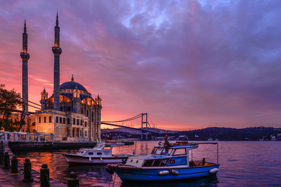 etherealvistas:  I love Istanbul (Turkey) by   Gürkan Gündoğdu   