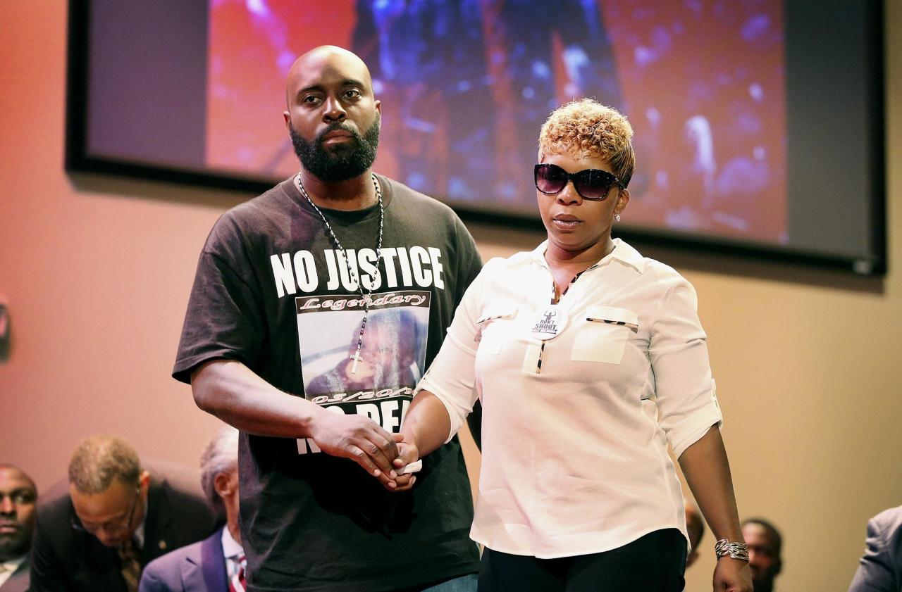 blackloveisabeautifulthing:  Prayers continue for the parents of Michael Brown Jr. 