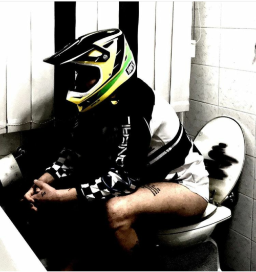 buttsniffr: Pooping