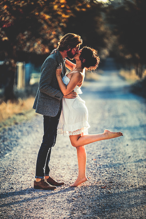 visualechoess:  The angle of attraction - by: Photocillin 