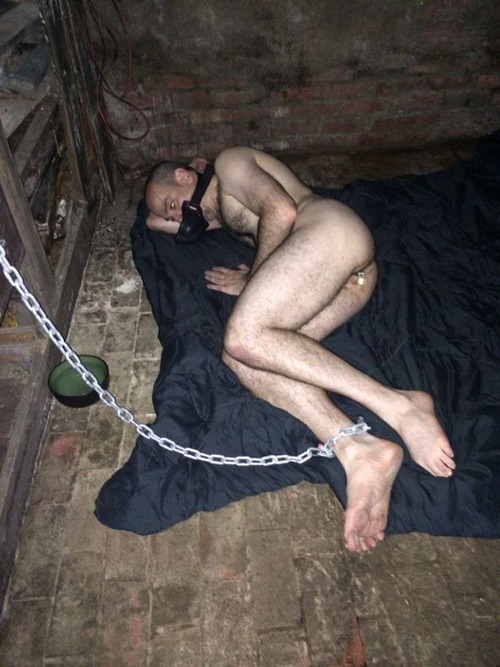 clevelandfag:  indybutchslave:  gaboymaster:  Keeping a fagslave.  No need for clothing