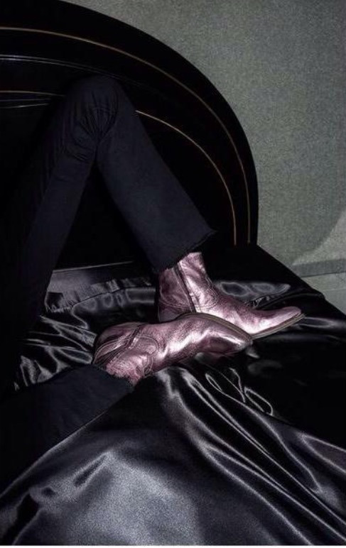 diggingandfluff:  OH MY GOD ANON YOURE RIGHT. 🚨🚨🚨🚨PINK BOOTS! WE’VE