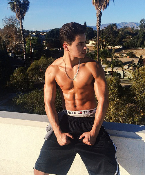 famousmeat:  Jake T. Austin flexes his muscles. adult photos