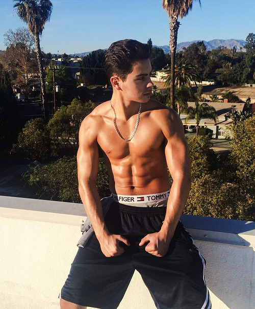 boytrappedinthcloset:Justin T. Austin has grown up nicely