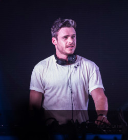 skyjane85:  Richard Madden as Leo West in Ibiza