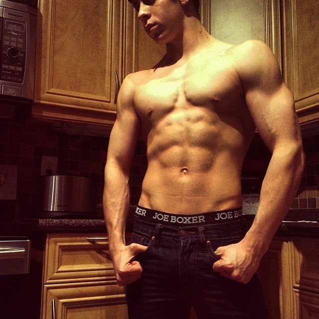 hotmaleteensigg:  Everyone follow @chris_mantovani #muscle #muscular #hot #hotboy