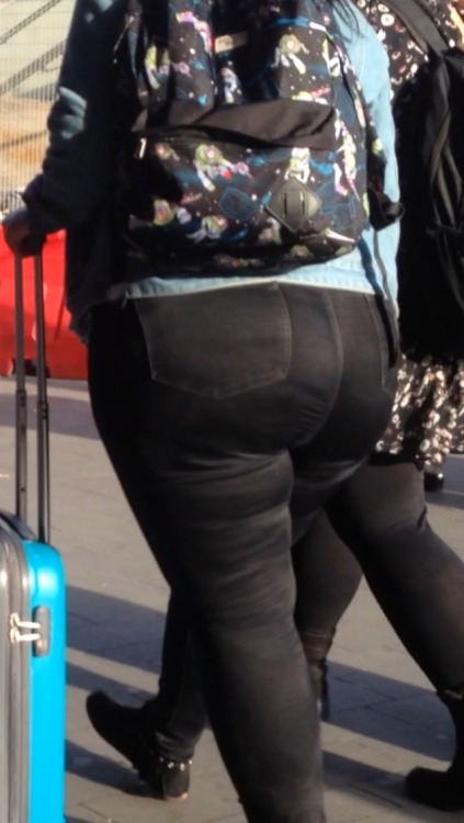 Candid - BBW Big Butt Tight Jeans (E1)