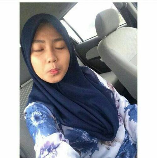 tak kisah kena maki ker kena kate ka, kite jual badan sendiri kot tak guna badan sapesape pon . ker 