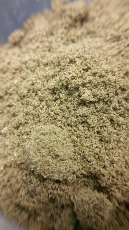 karmaceuticalsdispensary:  Some random bud and keef pics. 💚 