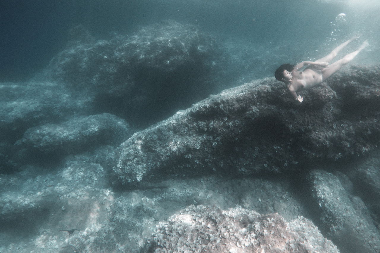 katrinsweety:  medeateixeira:  SICILY… ME FOR Andrea Massaro MORE http://portfolio.andreamassaro.it/medea-in-the-sicily-sea/