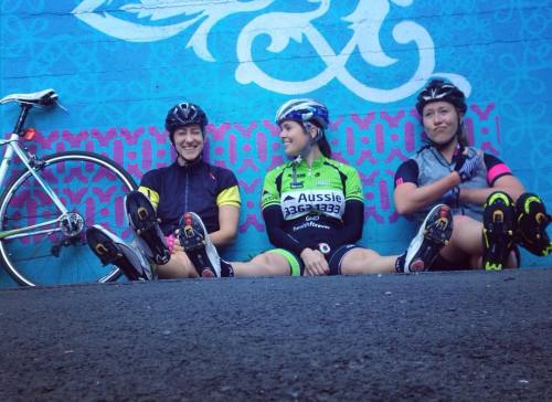 pedalitout:  Just hanging with my girls. Successful bike run hey @hanhogie @lissomephysio by dietiti