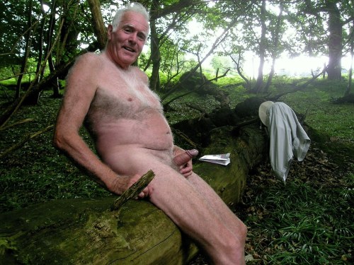 luvgraymen: schredinator: The most handsome mature men at @schredinator Hell yes Daddy feed me your 
