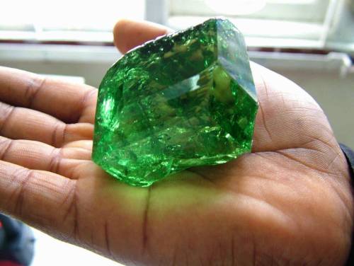 What a lovely garnetThe beautiful green grossular (calcium rich) garnet known as Tsavorite is only f