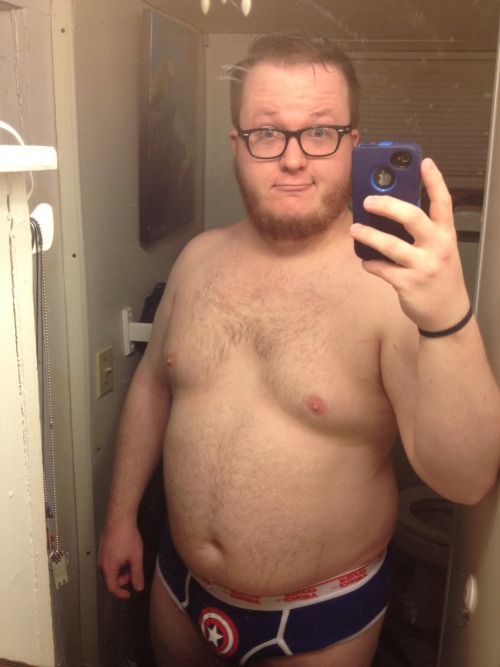 kabutocub:  nourishyourturtleheart:  Quick and late ass Tummy Tuesday post for y’all :D fresh outta the shower and and now I am off to consume some booze as I am off work for a few days! Huzzah!  unf unf unf unfffff