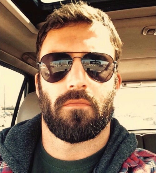 hotdadsbigcocks: @hatfield1981 being his perfect, unreachable self
