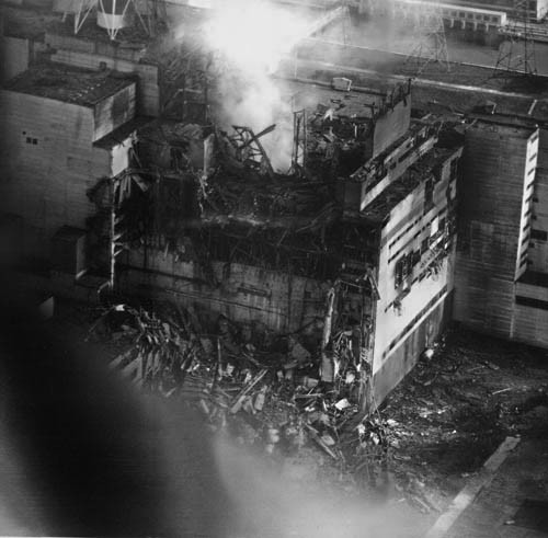 sixpenceee:  Pictures of Chernobyl after the incident. The white smoke is incredibly