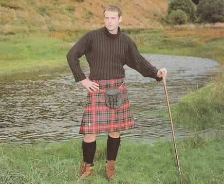 likehombredefalda: Hombre trabajando en el campo,de kilts escoces.